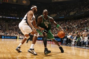 九游9游-快船连续输球压力骤增队内讨论不断，快船本场比赛输球的主要原因是什么